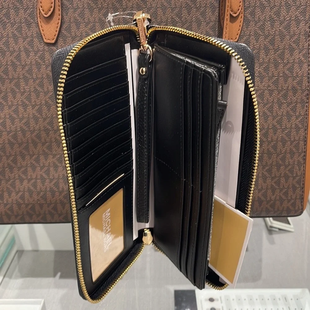 MICHAEL KORS LARGE TRAVEL CONTINENTAL WRISTLET WALLET PHONEHOLDER BLACK /Gold